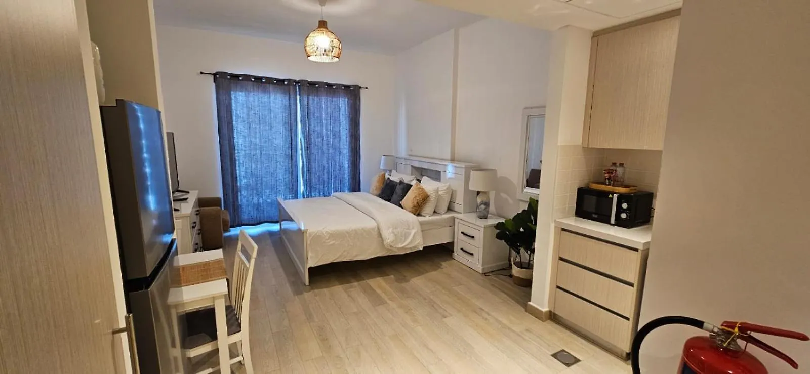 B1 Studio In Yas With Canal View Abu Dhabi