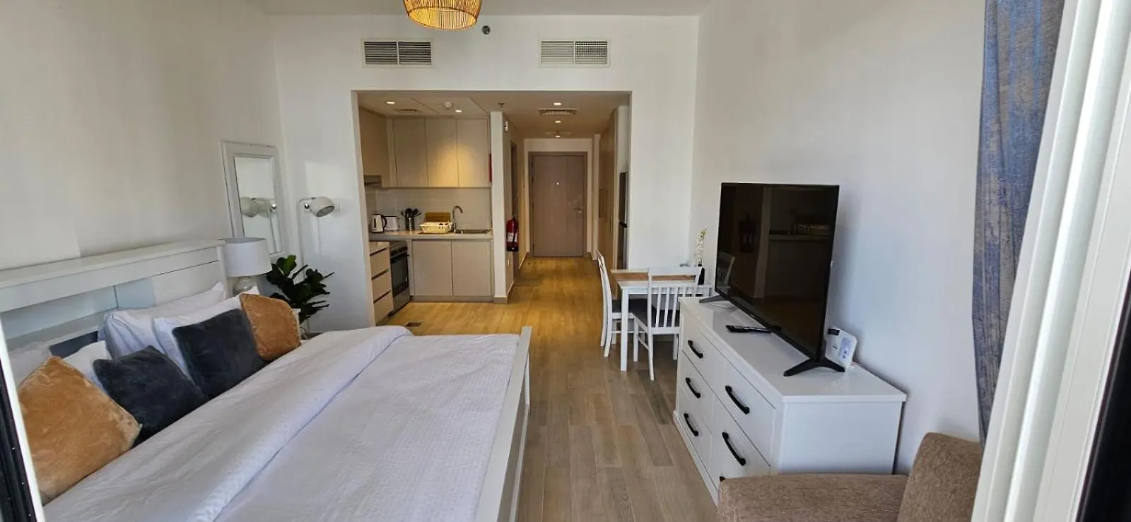 B1 Studio In Yas With Canal View Abu Dhabi Apartment