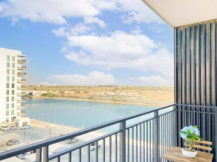 B1 Studio In Yas With Canal View Abu Dhabi